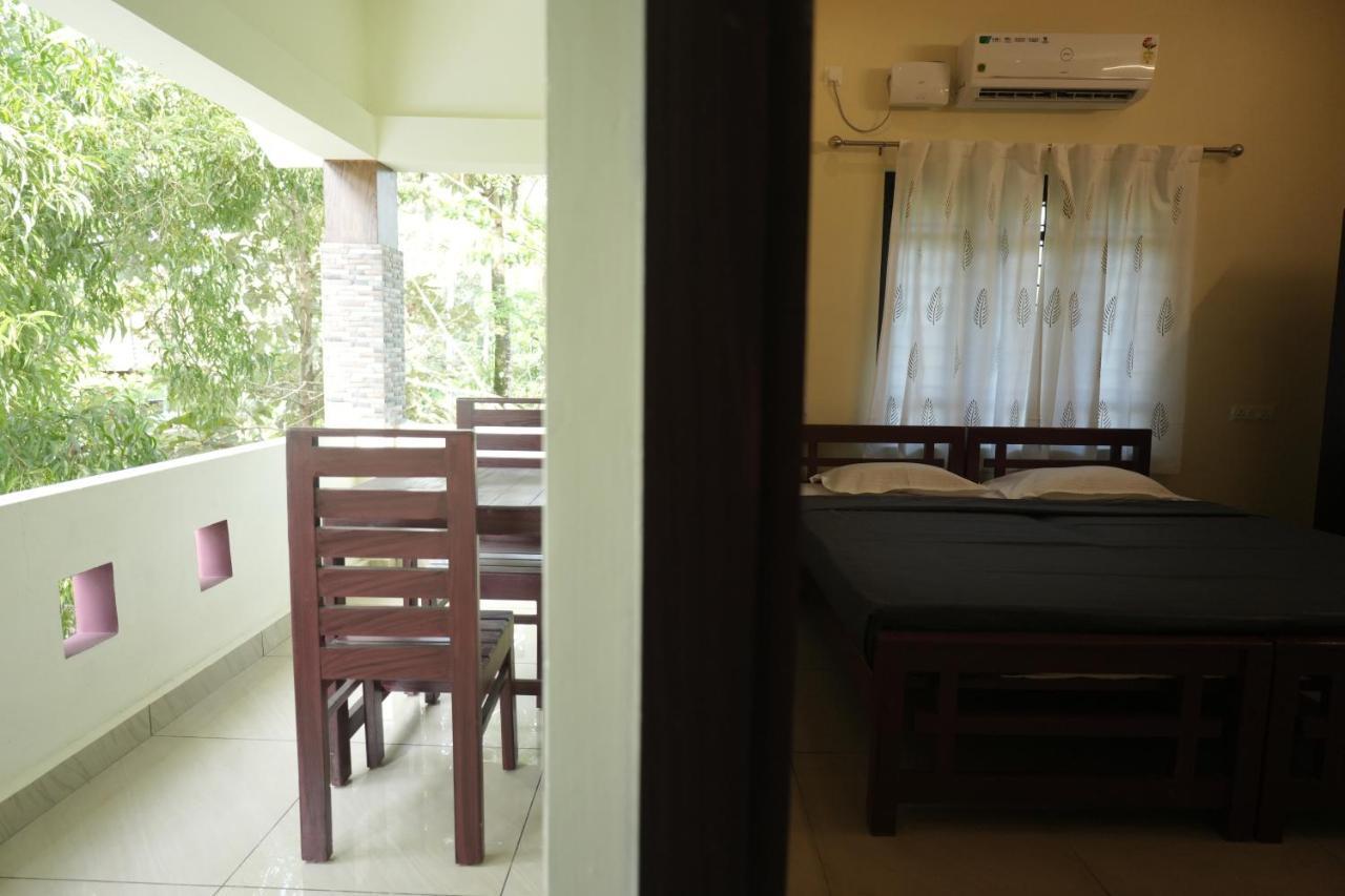 Cliff & Coral Hostel Varkala Bagian luar foto
