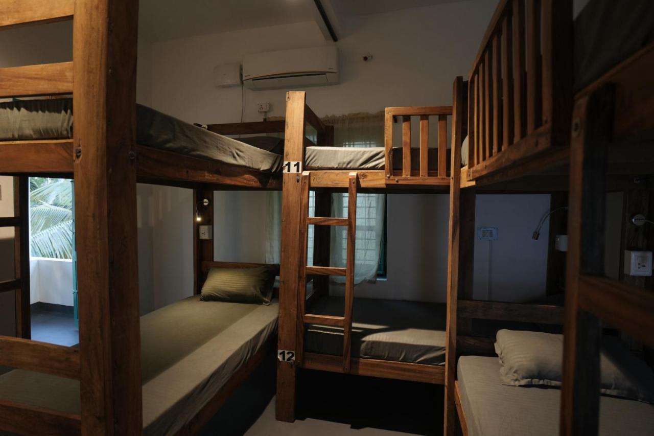 Cliff & Coral Hostel Varkala Bagian luar foto
