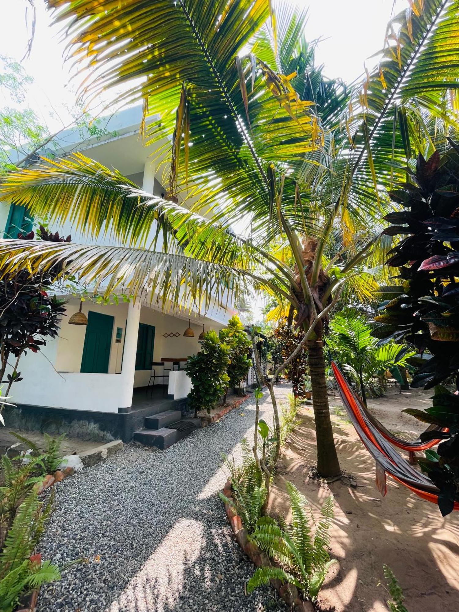 Cliff & Coral Hostel Varkala Bagian luar foto