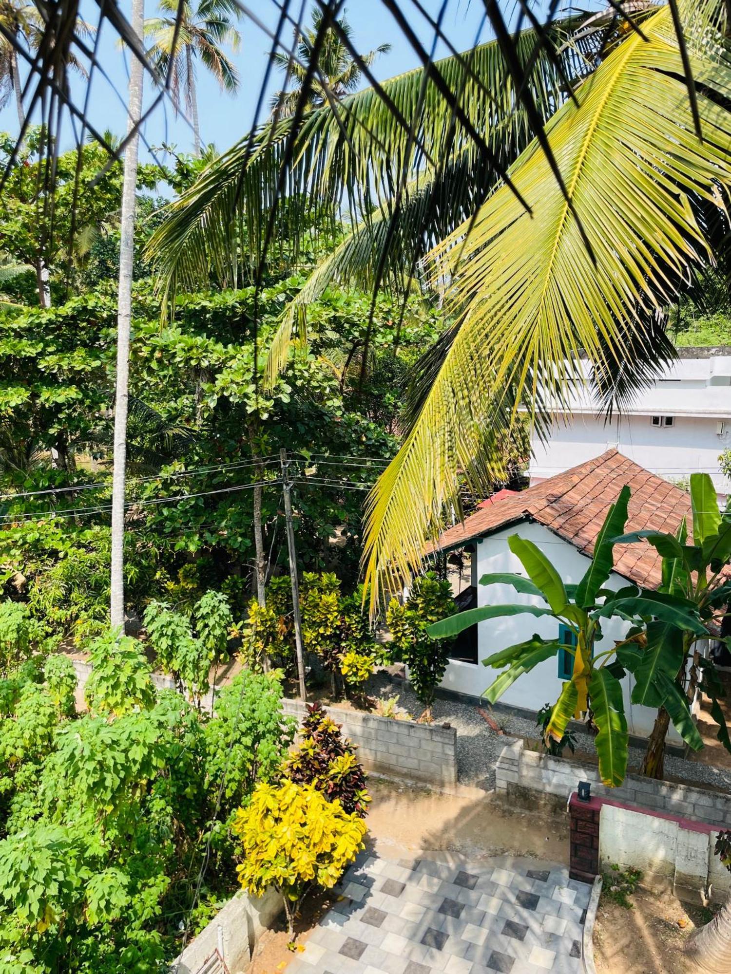 Cliff & Coral Hostel Varkala Bagian luar foto