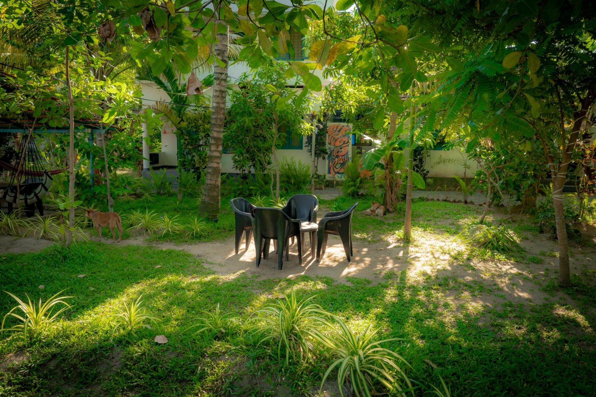 Cliff & Coral Hostel Varkala Bagian luar foto