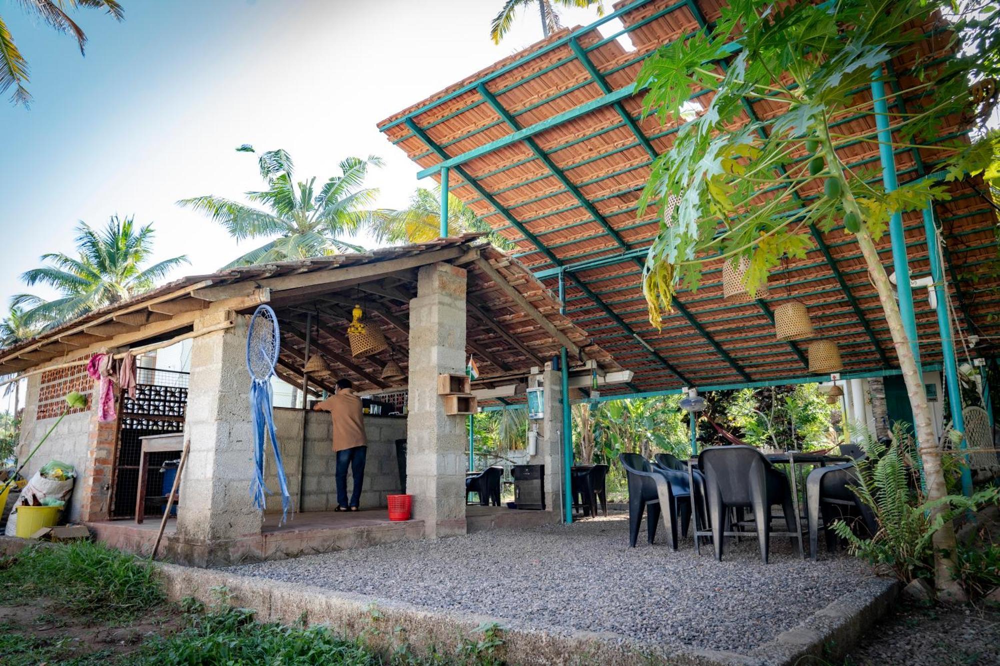 Cliff & Coral Hostel Varkala Bagian luar foto