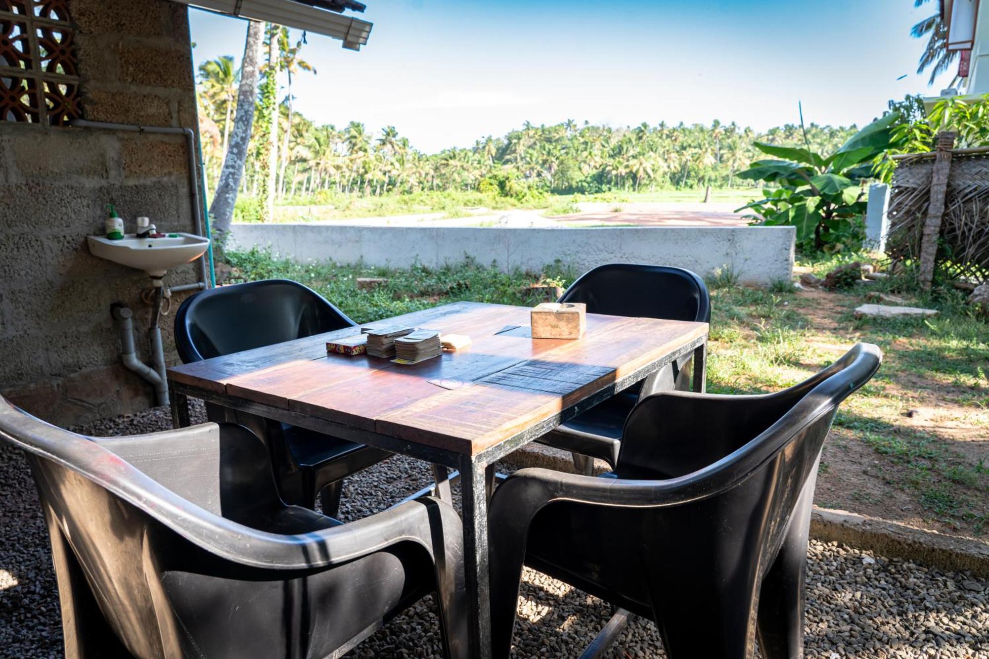 Cliff & Coral Hostel Varkala Bagian luar foto