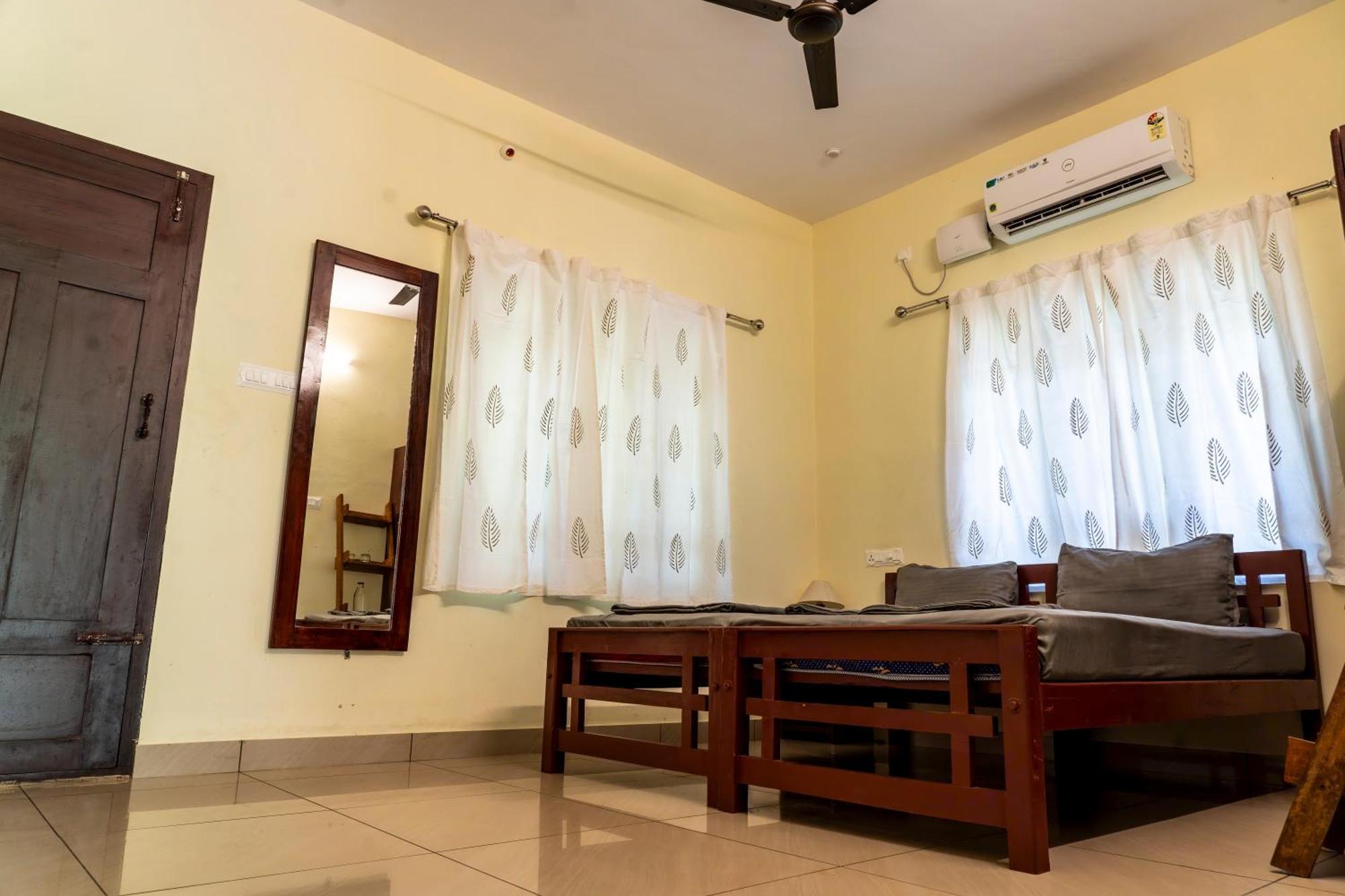 Cliff & Coral Hostel Varkala Bagian luar foto