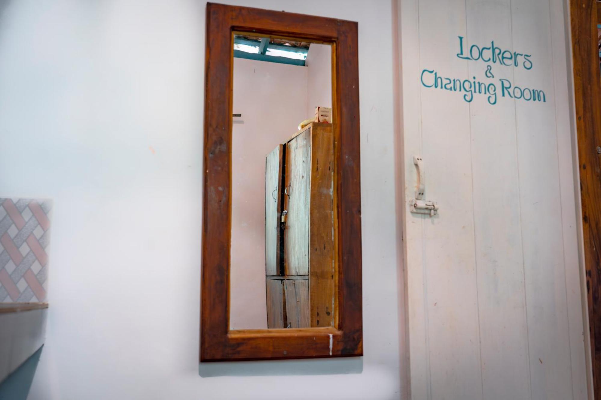 Cliff & Coral Hostel Varkala Bagian luar foto