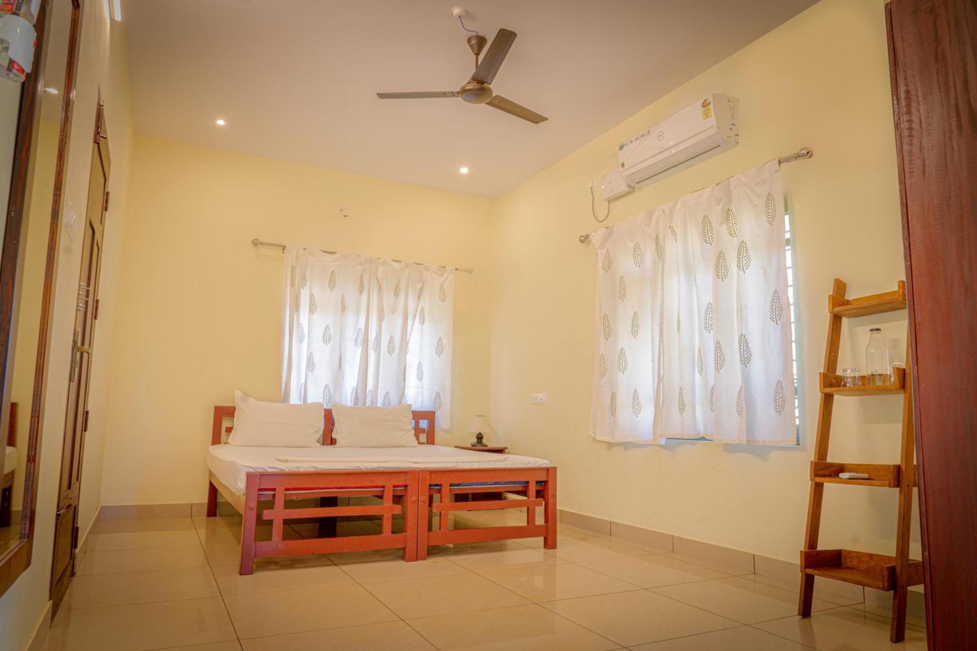 Cliff & Coral Hostel Varkala Bagian luar foto